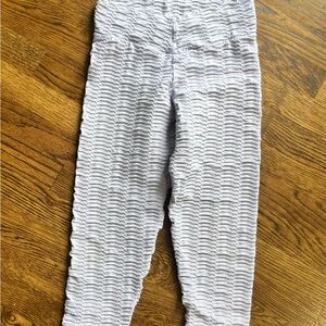 Booty by Brabants Croco Skin Soft Lavender Cropped Leggings